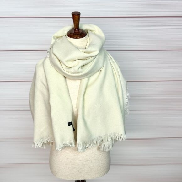 Fine Wool Wrap Throw Blanket Ivory 50x72 inches - Picture 3 of 7